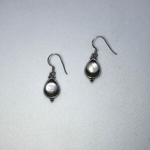 💛 Sterling Silver Mother of Pearl Dangle Earrings
